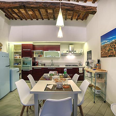 Cozy Apartment In The Heart Of Siena Bagian luar foto