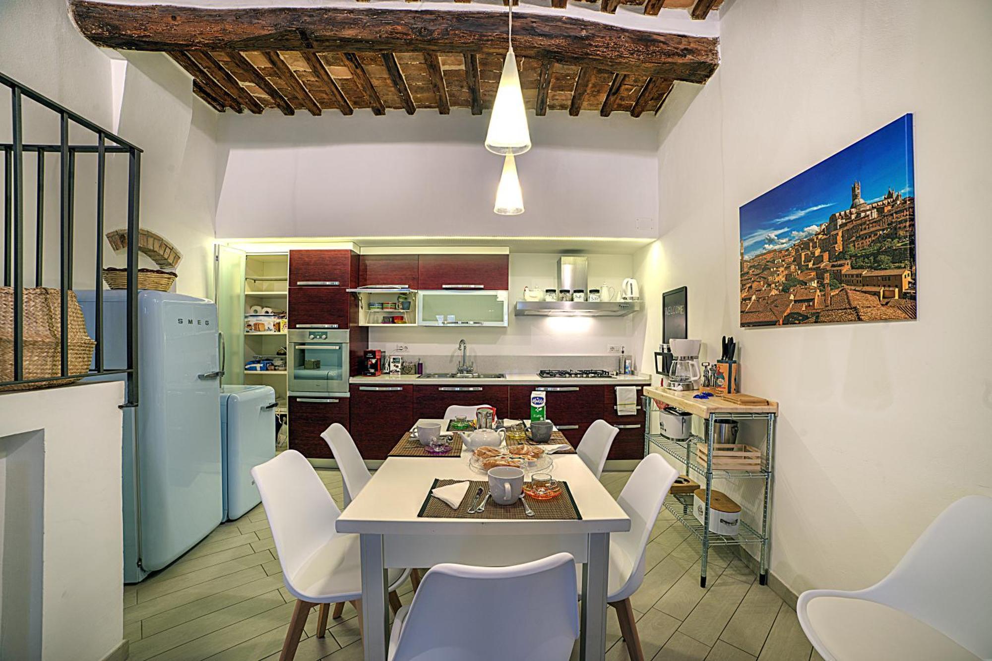 Cozy Apartment In The Heart Of Siena Bagian luar foto