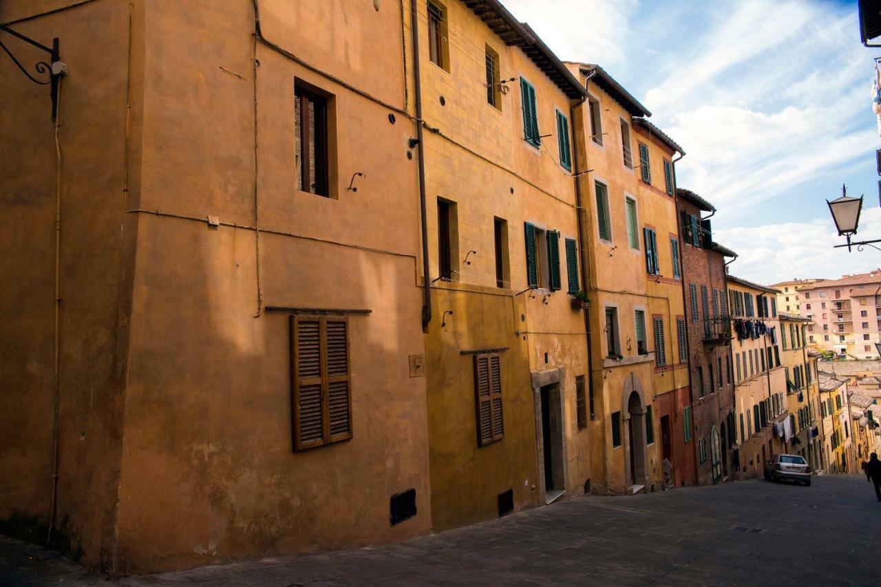 Cozy Apartment In The Heart Of Siena Bagian luar foto