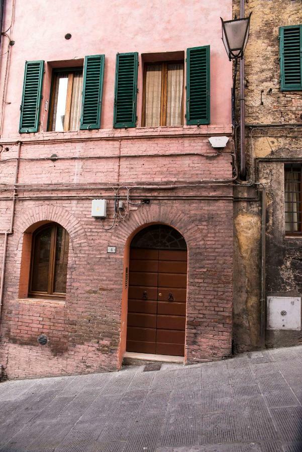 Cozy Apartment In The Heart Of Siena Bagian luar foto