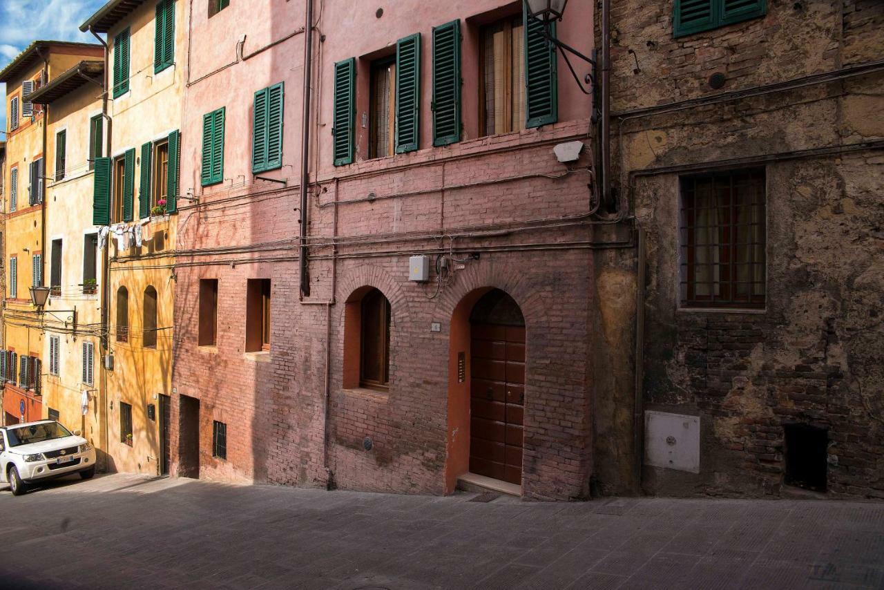 Cozy Apartment In The Heart Of Siena Bagian luar foto