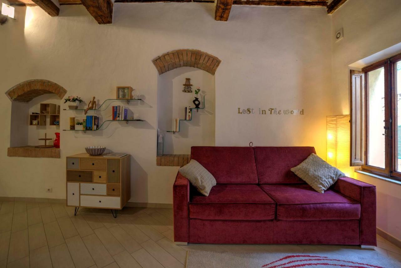 Cozy Apartment In The Heart Of Siena Bagian luar foto