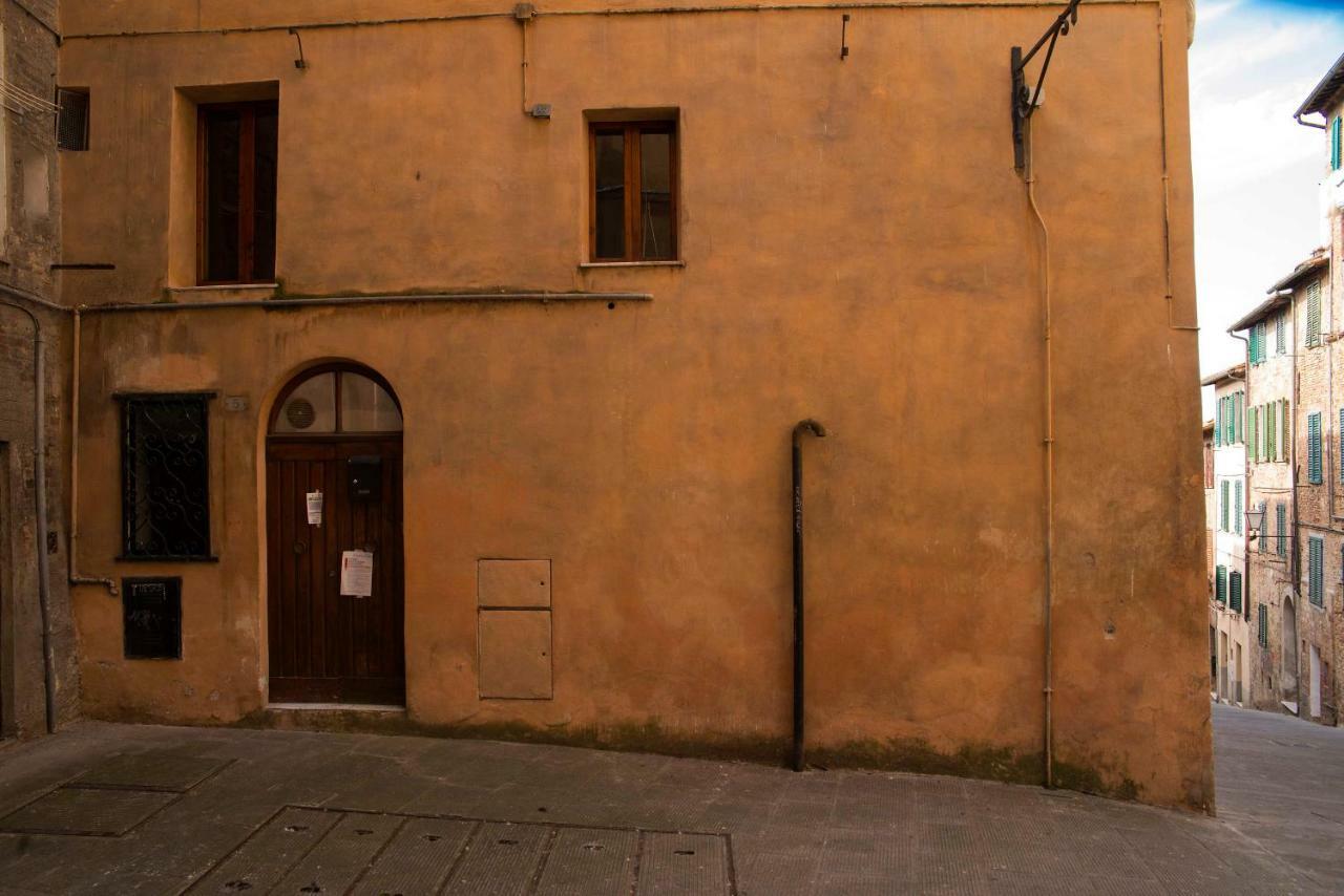 Cozy Apartment In The Heart Of Siena Bagian luar foto